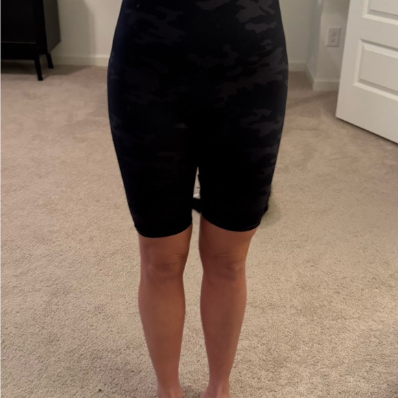 SPANX Gray High-Waisted Shorts - Picture 2 of 4